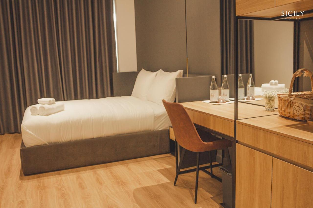 Sicily Hotel Дуонг-Донг Экстерьер фото